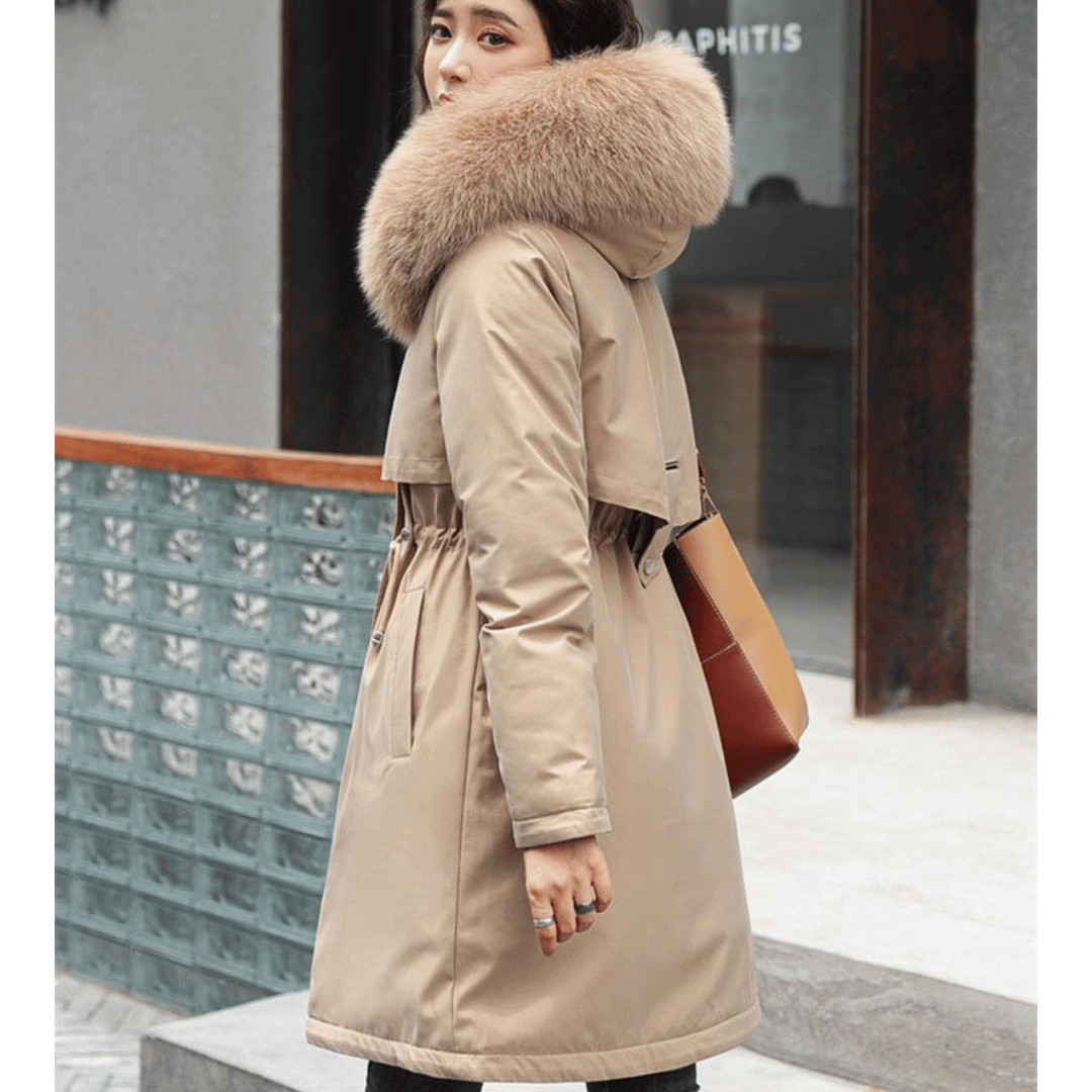 Parka Longa Forrada e com Capuz com Pele