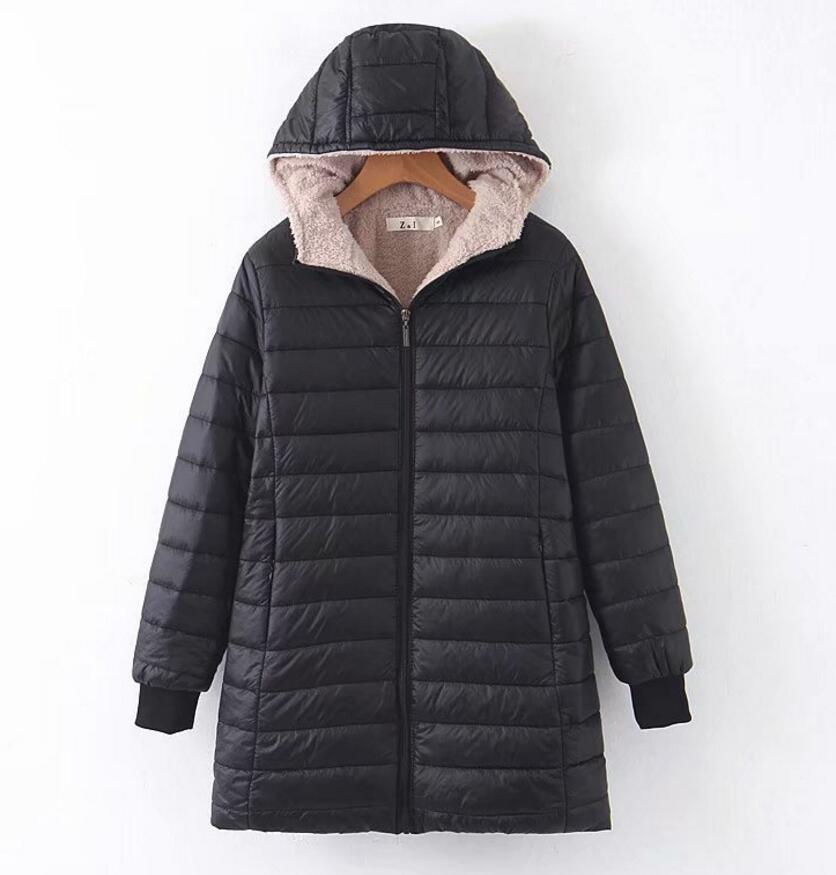 Parka Forrada com Capuz modelo Gomos