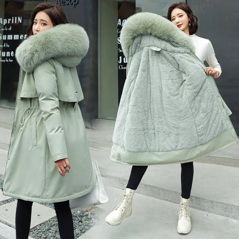 Parka Longa Forrada e com Capuz com Pele