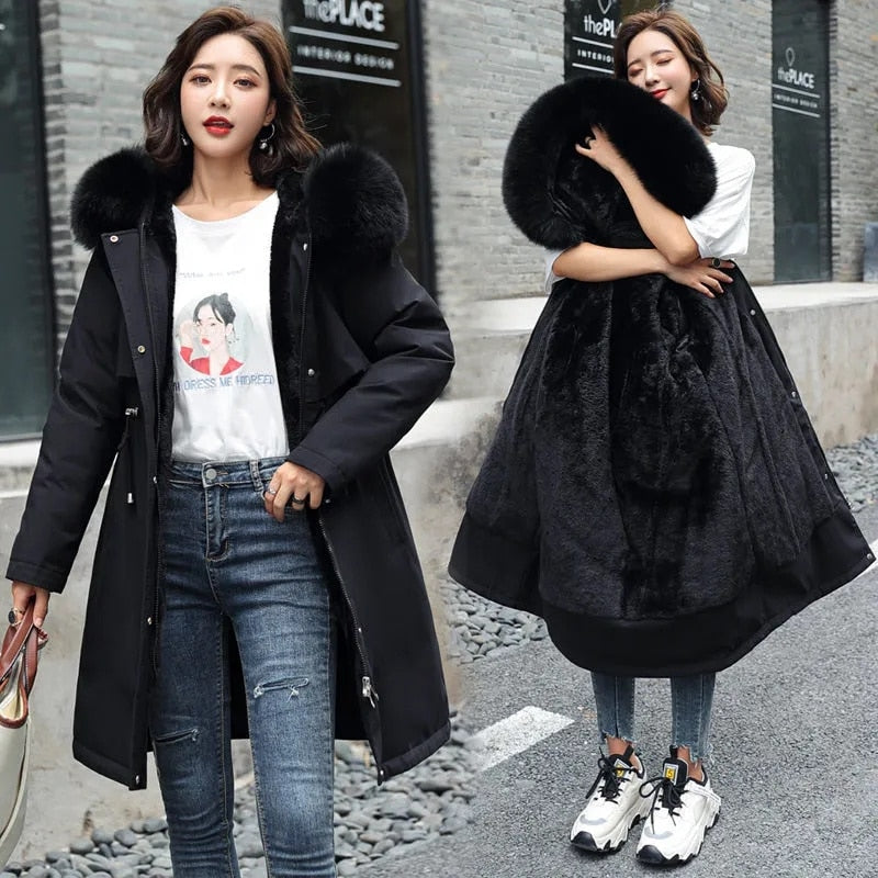 Parka Longa Forrada e com Capuz com Pele
