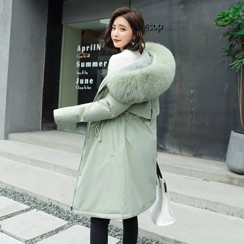 Parka Longa Forrada e com Capuz com Pele